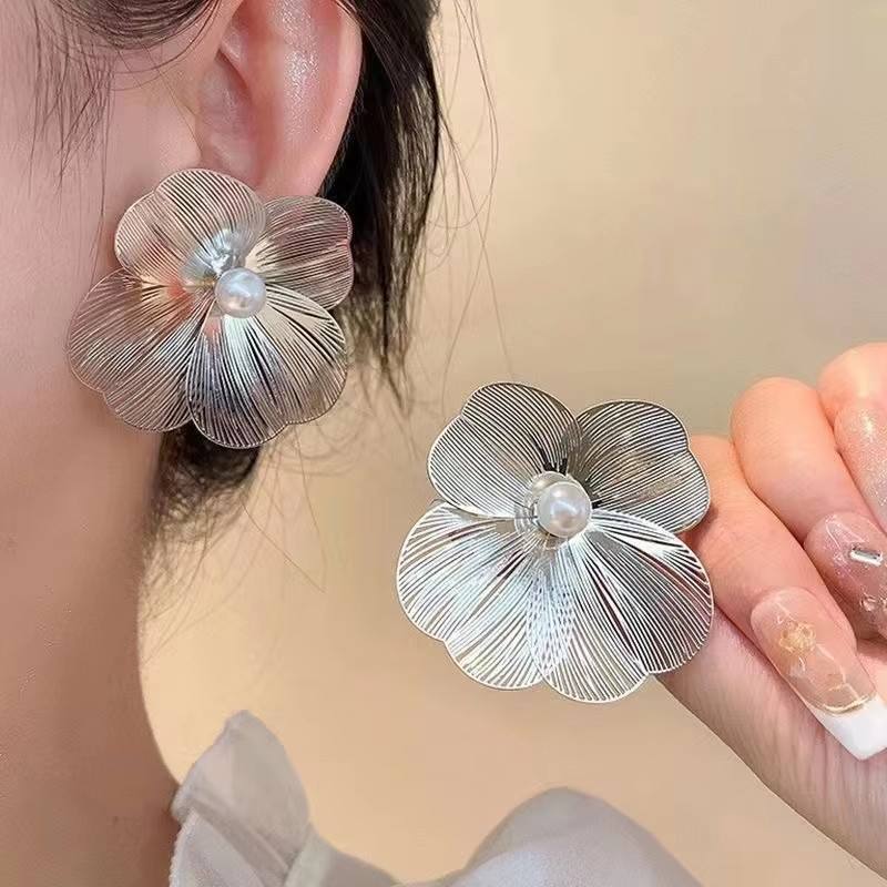 Fashion Stud Pearl Earrings Personalized Versatile Silver Needle Metal Flower Earring
