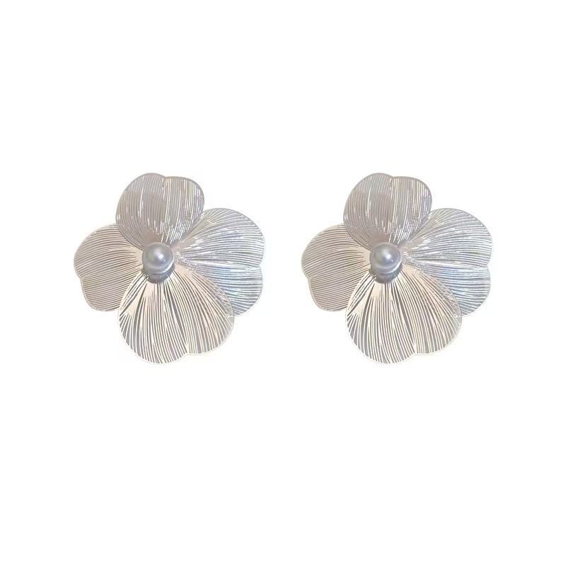 Fashion Stud Pearl Earrings Personalized Versatile Silver Needle Metal Flower Earring