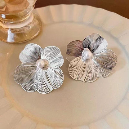 Fashion Stud Pearl Earrings Personalized Versatile Silver Needle Metal Flower Earring