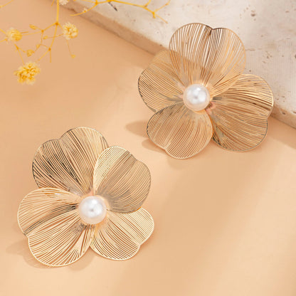Charms Metal Flower with Imitated Pearl Stud Earrings for Women Trendy