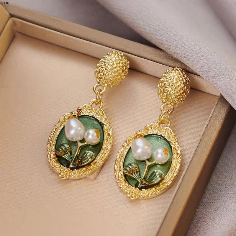 Elegance of the Past Earrings for Women Light Luxury High-End