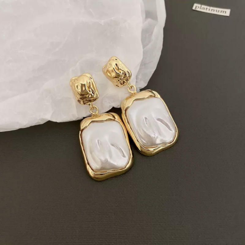 Elegant Luxury Gold Plated Square Pleated Dangle Earrings with Niche Baroque Pearl Antique Style Stud Earrings For Women
