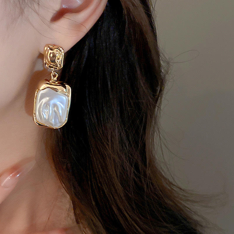 Elegant Luxury Gold Plated Square Pleated Dangle Earrings with Niche Baroque Pearl Antique Style Stud Earrings For Women